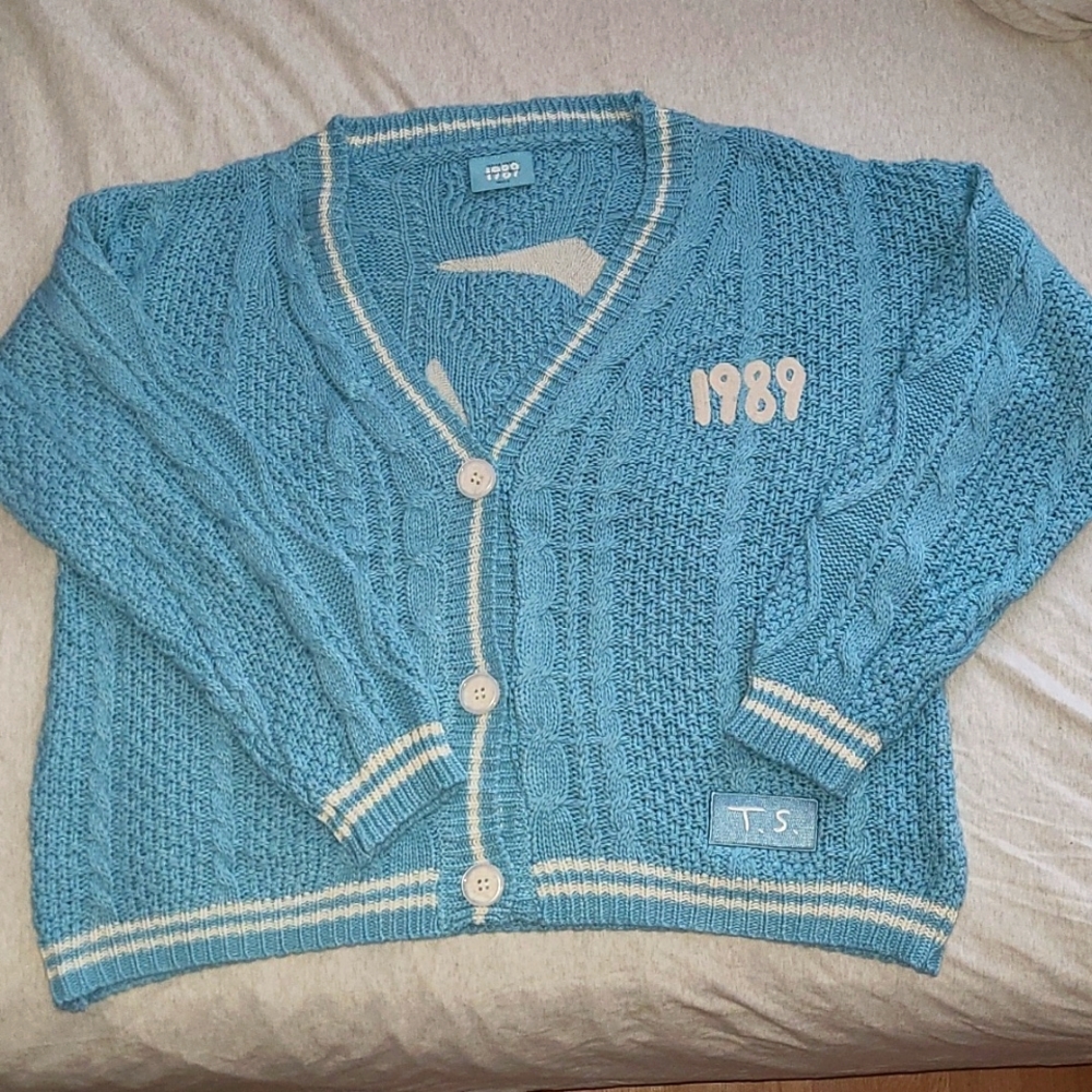 Official Taylor Swift 1989 Cardigan NEW Size Medium/Large